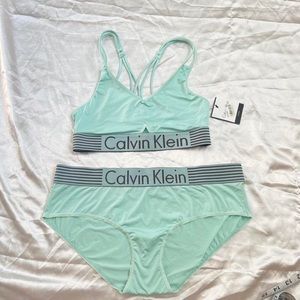 Calvin Klein mint pantie/bralette set